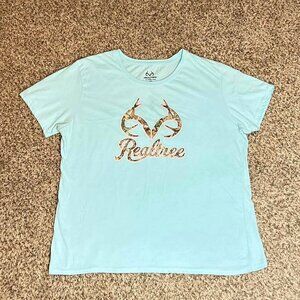 Size 1X Woman's Light Blue Realtree Tee
